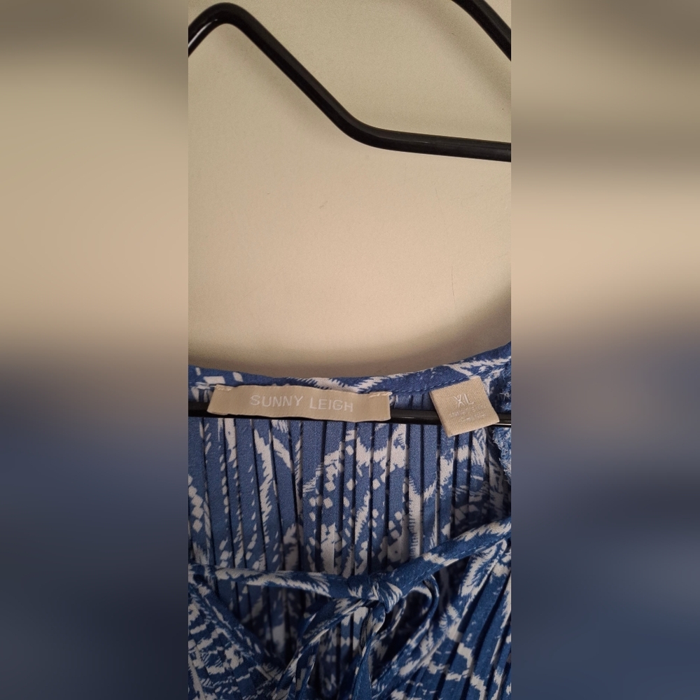 Sunny Leigh Blue and White Patterned Top Sz XL Long Sleeve Flowy Casual Party - Picture 3 of 7